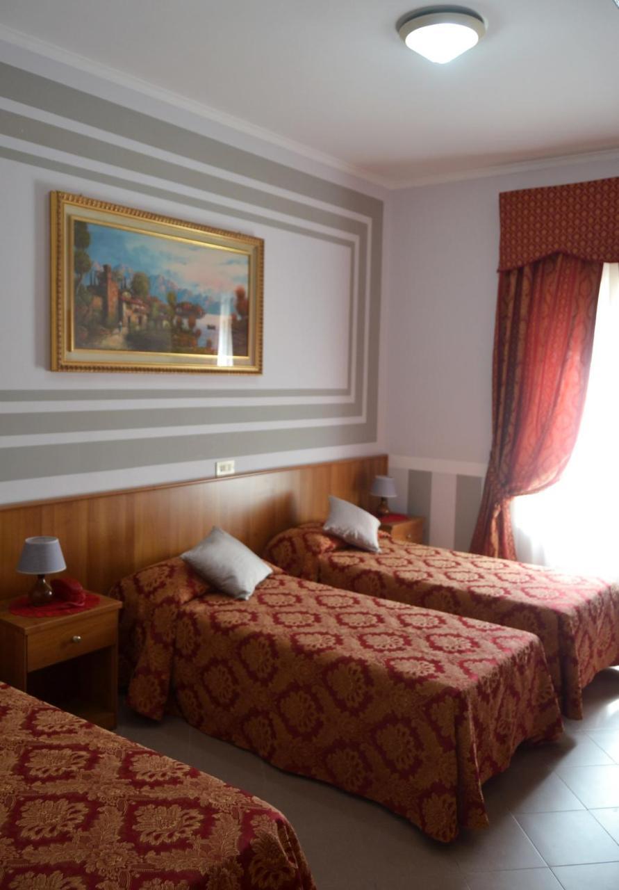 Hotel Facioni Pomezia Exterior photo